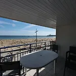Daire T2 En Front De Avec Balcon, Garage Et Ascenseur, - Fr-1-197-475 Les Sables-dʼOlonne