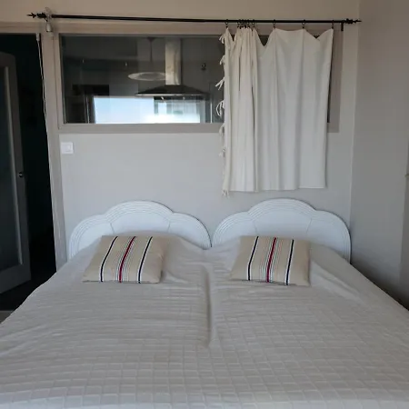 Daire T2 En Front De Avec Balcon, Garage Et Ascenseur, - Fr-1-197-475 Les Sables-dʼOlonne