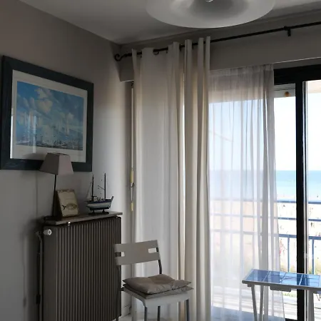 T2 En Front De Avec Balcon, Garage Et Ascenseur, - Fr-1-197-475 * Les Sables-dʼOlonne