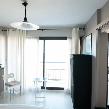 T2 En Front De Avec Balcon, Garage Et Ascenseur, - Fr-1-197-475