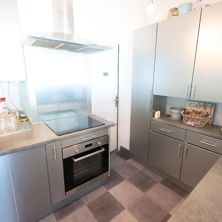T2 En Front De Avec Balcon, Garage Et Ascenseur, - Fr-1-197-475 *
