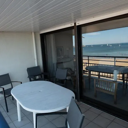 T2 En Front De Avec Balcon, Garage Et Ascenseur, - Fr-1-197-475 *