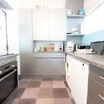 Apartament T2 En Front De Avec Balcon, Garage Et Ascenseur, - Fr-1-197-475 Les Sables-dʼOlonne