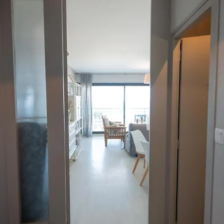 T2 En Front De Avec Balcon, Garage Et Ascenseur, - Fr-1-197-475