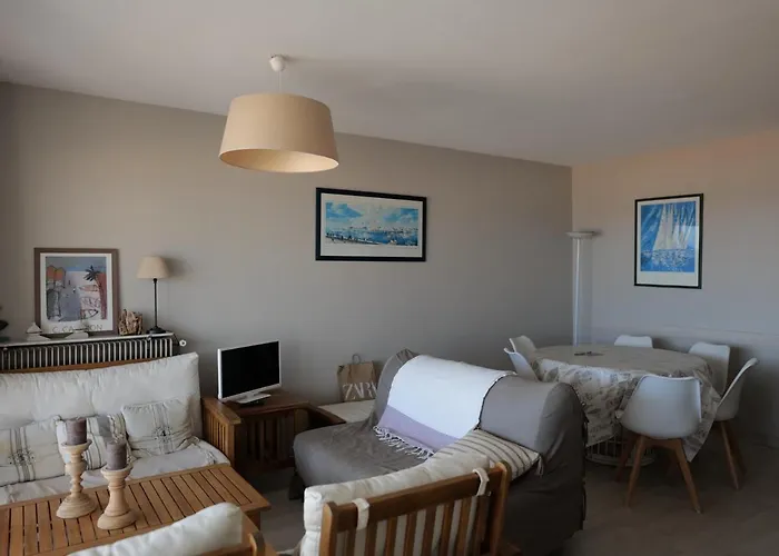 Apartament T2 En Front De Avec Balcon, Garage Et Ascenseur, - Fr-1-197-475